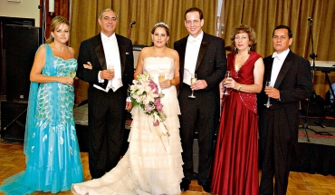 Alexandra Santoro de Plaza, Carlos Plaza, los novios, Patricia Ordóñez de Elías y Enrique Elías