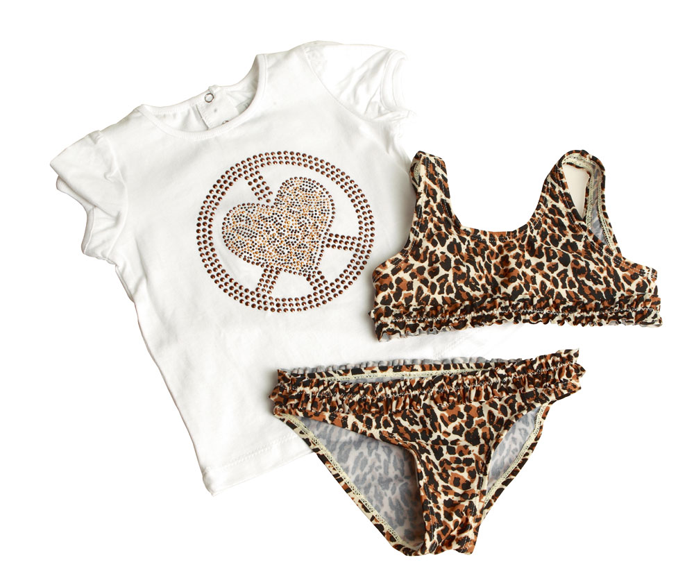 Bikini para niñas animal print $19,99. Camiseta $17.99. EPK, Riocentro de Entre Ríos y Los Ceibos, Mall del Sol.