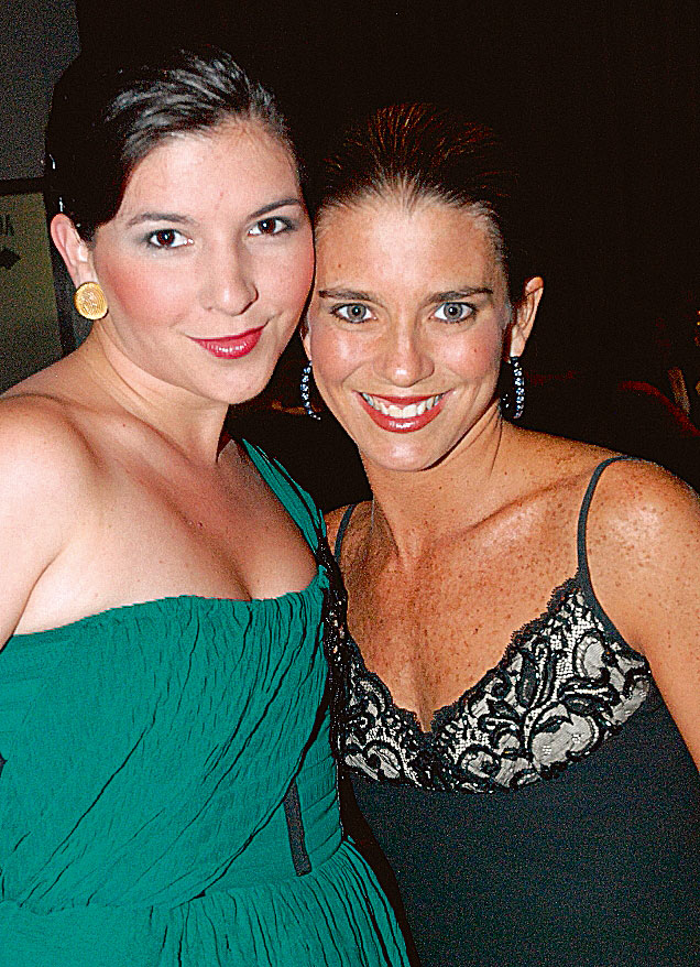 Cristina Chavarría de Medina y Gisela de Henríquez 