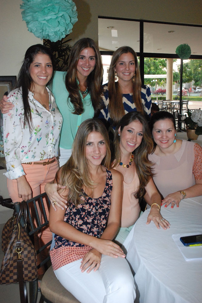 Cristi Montalbán, María Paula de Manrique, Anita Hurtado, Mónica Coello, Johana Illingworth y Gabriela de Pareja