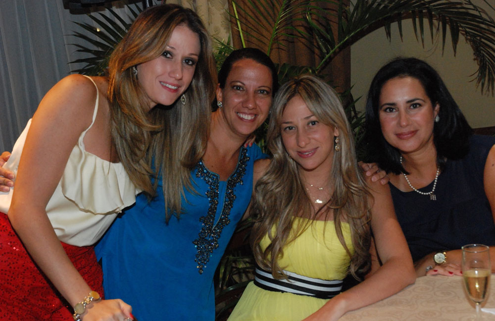 Denise Jaramillo de Zambrano, Margarita Vidal, Mónica Jaramillo y María Ayala