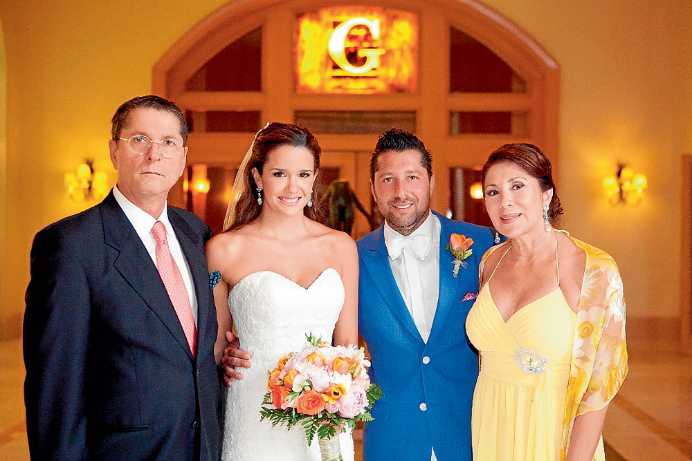 Roberto Martínez Bucaram, Diana Tobar de Martínez, Enrique Martínez Cedeño y Grace Cedeño de Martínez.