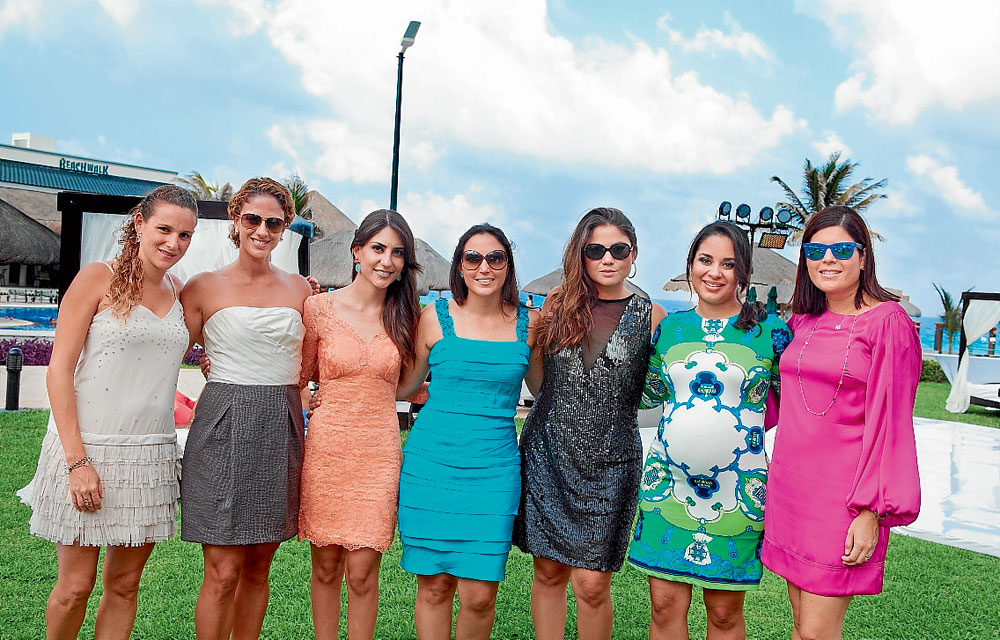 Gisella Ycaza de Arias, Cristina Cevallos de Larrea, Vanessa Moyano de Febres-Cordero, Verónica Caicedo de Medina, Johanna Almendáriz Meneses, María José Zevallos de Dumani y Meche Plaza de Cabezas.