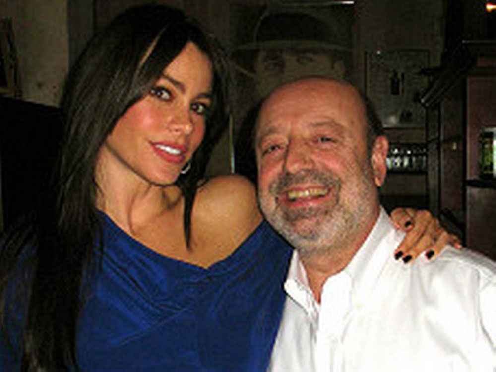 Sofía Vergara posa junto a Carlos Bozoghlian.