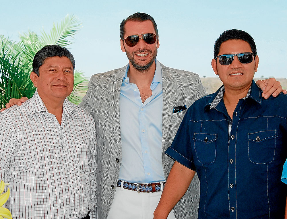 William Gonzabay, Guillermo Roseney y Otto Vera, alcalde de la península de Santa Elena.