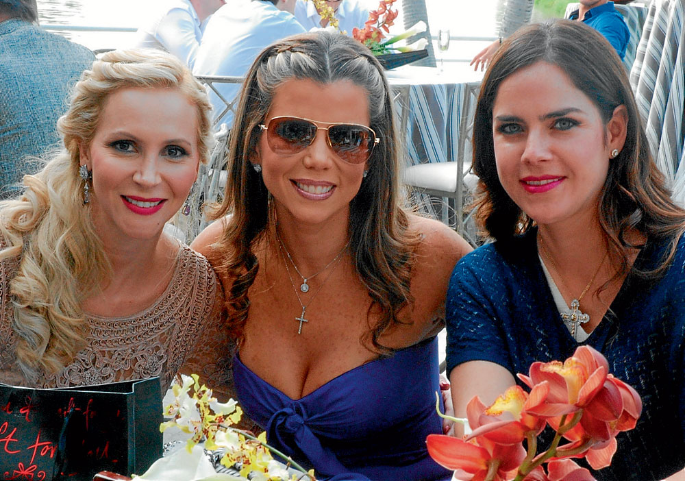 Vanessa Graf de Salcedo, Julie Vidaurreta de Baquerizo y Chiqui Carvajal.