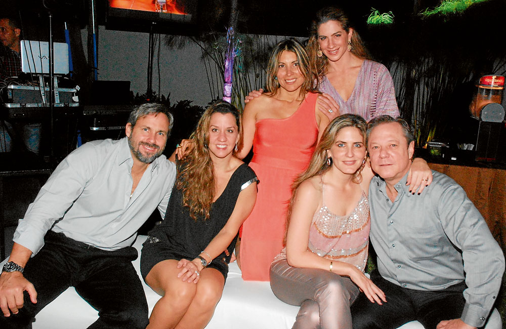 Andrés Alarcón, María Fernanda de Alarcón, Sonia Baquerizo, Silvana Carrera de Gómez, Doménica Tabacci de Moeller y Heinz Moeller.