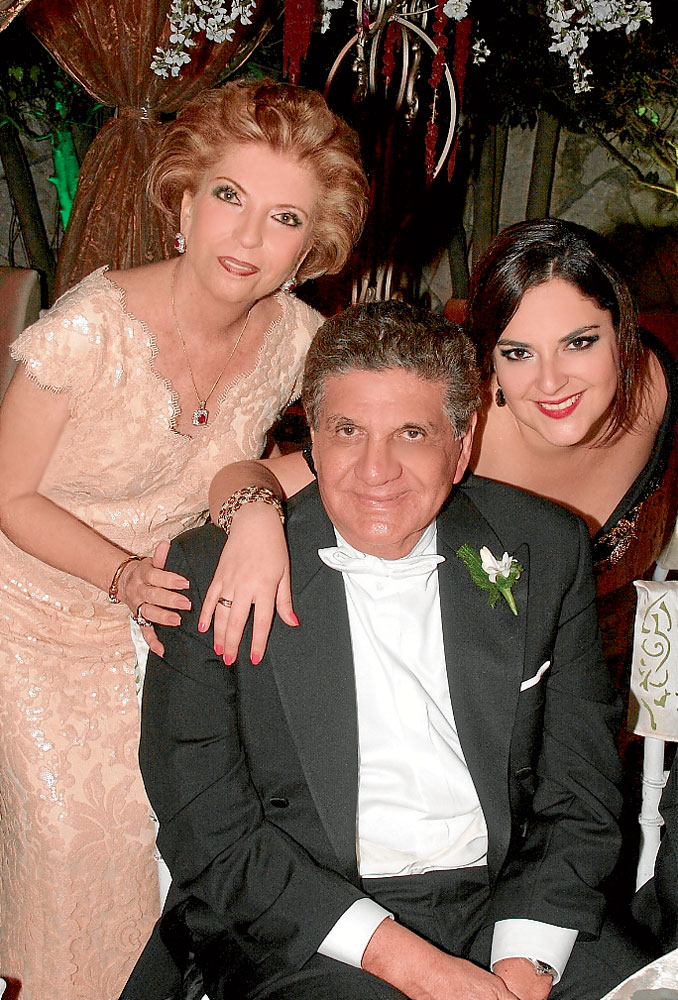 Cecilia Santos de Ripalda, Álex Ripalda y Viviana Jalil.