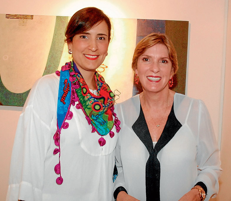 Ivonne de Dassum y Finita Cevallos.