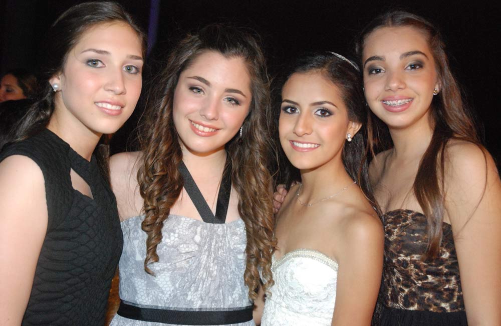 María Beatriz Dunn, Elisa Weisson, Isabela y Miranda Iturralde.