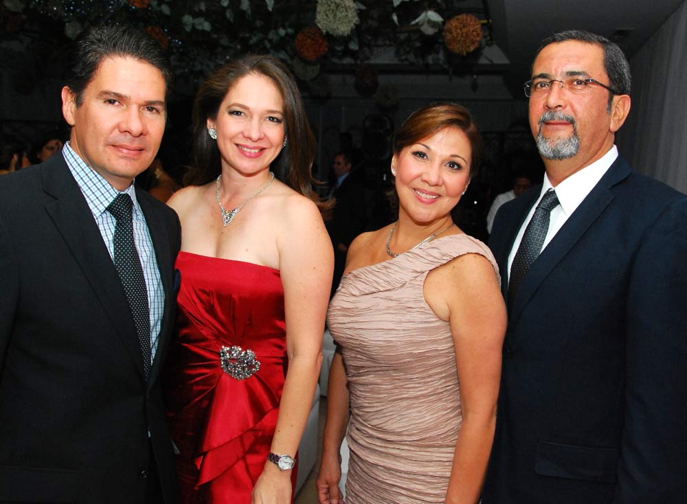 Alberto Pincay, Pamela Hidalgo de Pincay, Sara María Pincay y Xavier Morales.