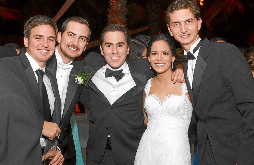 Fernando Illingworth, el novio, Eduardo Vallarino, la novia y Juan Diego Torres.