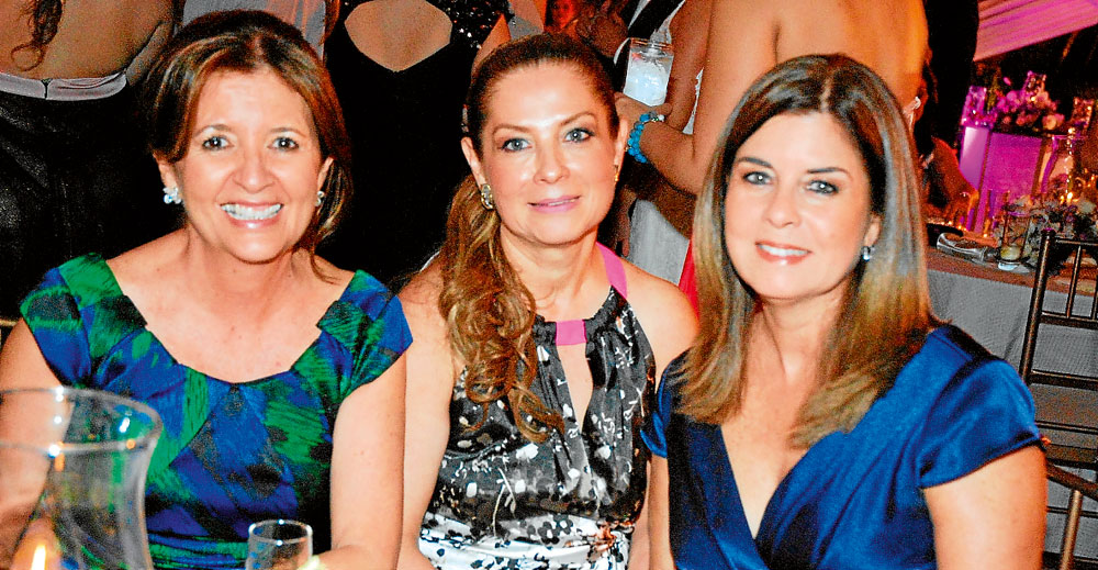 Mercedes Patiño, Mónica Núñez e Íngrid de Olsen.