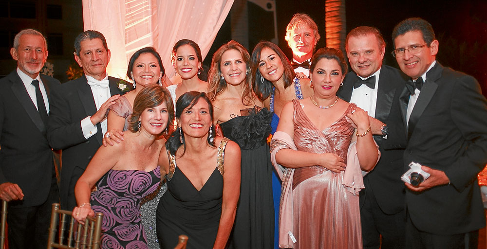 Ana María de García, Maritza Zenck de Hurel, Pedro Hurel, Jorge Armijos, Cecilia de Armijos, la novia, Patricia Meier de Ferretti, María Teresa Miranda, Rafael Ferretti, Miriam de Rabascall, Diego García Carrión.