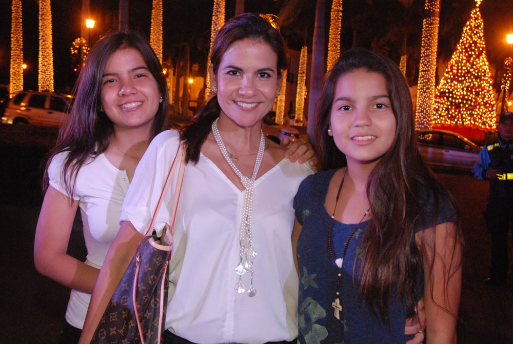 María Daniela Barriga, Claudia de Barriga y Ana Paula Barriga.