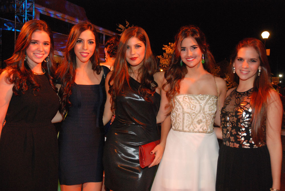 Doménica Febres- Cordero, Gabriela Intriago, Isabela Ycaza, Gloria Costa y Mónica Guzmán.