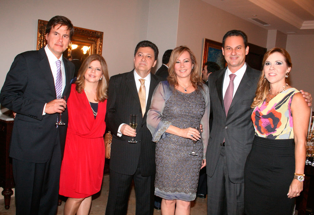 Otón Menéndez, Silvia Echeverría de Menéndez, Alberto Coronel, Mónica Stewart de Coronel, Angelo Caputi y Miriam de Caputi.