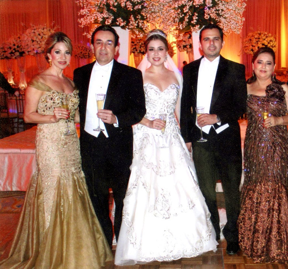 Ivonne Massuh de Santos, Juan Carlos Santos, María José y Andrés y Elizabeth Peñaherrera de Granda.