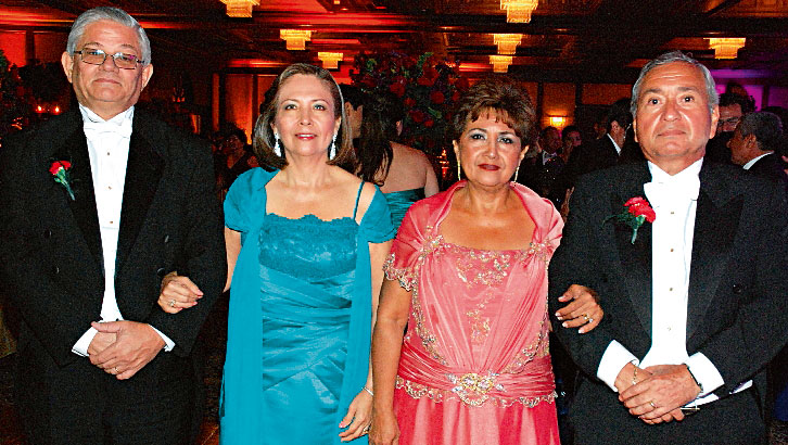 Héctor Hurtado, Patricia de Hurtado, Lilian de Izquierdo y Luis Izquierdo