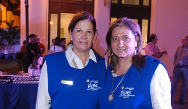 María de Ortega y María Elena Azar.