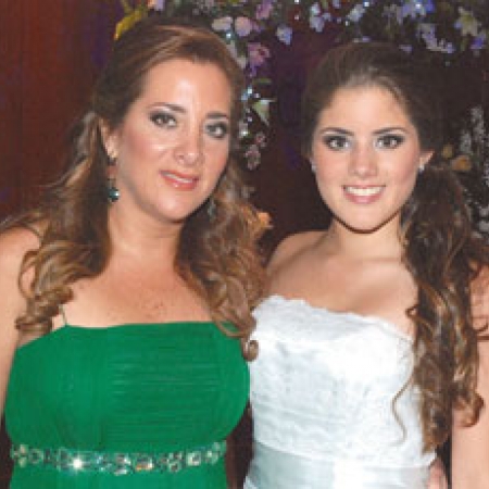 Mariela de Delgado y Nicole Delgado.