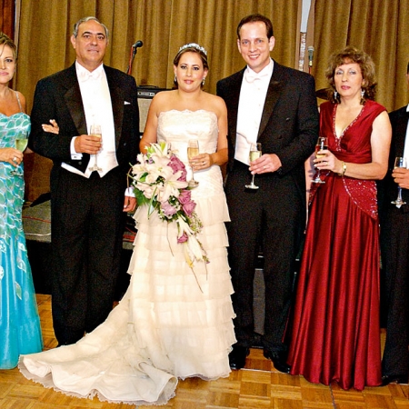 Alexandra Santoro de Plaza, Carlos Plaza, los novios, Patricia Ordóñez de Elías y Enrique Elías 