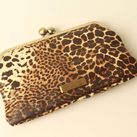 Cartera animal print  $ 98 + IVA  Excellent  Policentro, San Marino y Riocentros