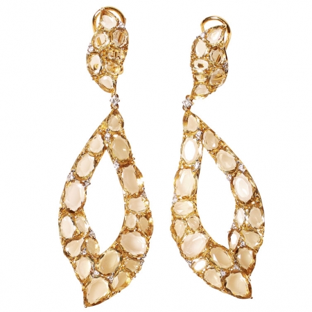 Aretes en oro rosa de 18k, con zafiros blancos,  corte slider  $ 4.900