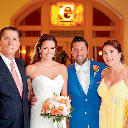 Roberto Martínez Bucaram, Diana Tobar de Martínez, Enrique Martínez Cedeño y Grace Cedeño de Martínez.