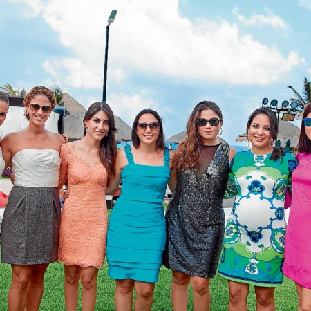 Gisella Ycaza de Arias, Cristina Cevallos de Larrea, Vanessa Moyano de Febres-Cordero, Verónica Caicedo de Medina, Johanna Almendáriz Meneses, María José Zevallos de Dumani y Meche Plaza de Cabezas.