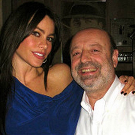 Sofía Vergara posa junto a Carlos Bozoghlian.