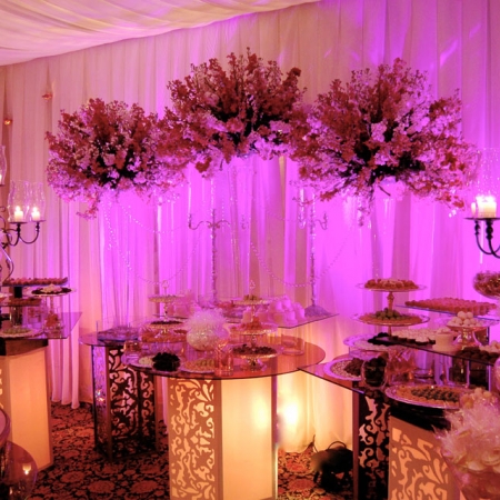 Con telas e iluminación se pueden lograr grandes decoraciones. Con telas e iluminación se pueden lograr grandes decoraciones.