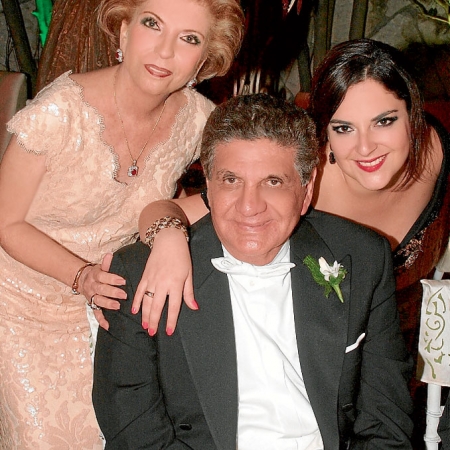 Cecilia Santos de Ripalda, Álex Ripalda y Viviana Jalil.