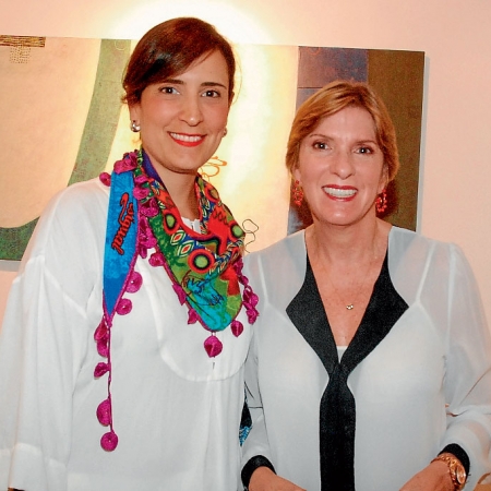 Ivonne de Dassum y Finita Cevallos.