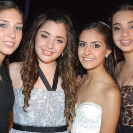 María Beatriz Dunn, Elisa Weisson, Isabela y Miranda Iturralde.