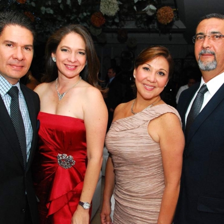 Alberto Pincay, Pamela Hidalgo de Pincay, Sara María Pincay y Xavier Morales.