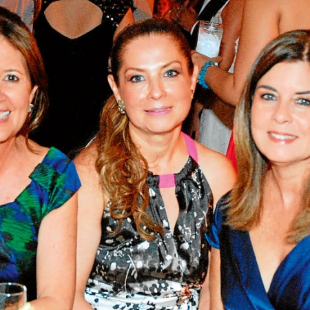 Mercedes Patiño, Mónica Núñez e Íngrid de Olsen.