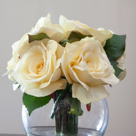 Arreglo con flores de seda desde $155 Tua cada Plaza Navona Arreglo con flores de seda desde $155 Tua cada Plaza Navona