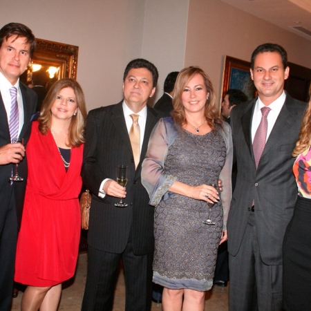 Otón Menéndez, Silvia Echeverría de Menéndez, Alberto Coronel, Mónica Stewart de Coronel, Angelo Caputi y Miriam de Caputi.