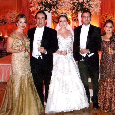 Ivonne Massuh de Santos, Juan Carlos Santos, María José y Andrés y Elizabeth Peñaherrera de Granda.