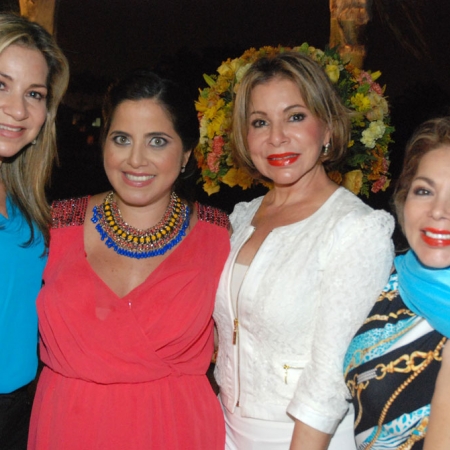 Ivonne Massuh de Santos, Gabriela Cárdenas de Rigail, Cruz María Massuh de Febres-Cordero y Maritza Massuh.
